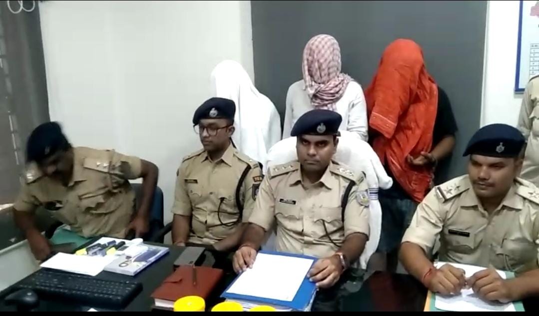  देवघर: घोरमारा अब पेड़े की जगह ब्राउन शुगर के लिए हो रहा प्रसिद्ध! पुलिस ने  3 तस्करों को किया गिरफ्तार, पढ़ें इनका आपराधिक इतिहास