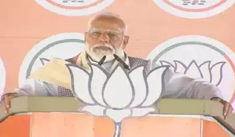 चाईबासा : आज भी दोना बेच गुजर रही आदिवासियों की जिंदगी, क्या पीएम मोदी के दौरे से बदलेगी तकदीर?