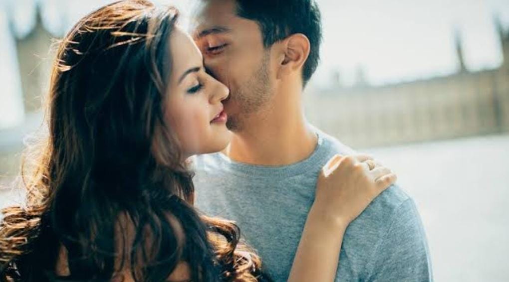 Vastu Tips For Love: आपको भी नहीं मिल रहा है आपका मनचाहा प्यार, तो फॉलो करें ये चार वास्तु टिप्स