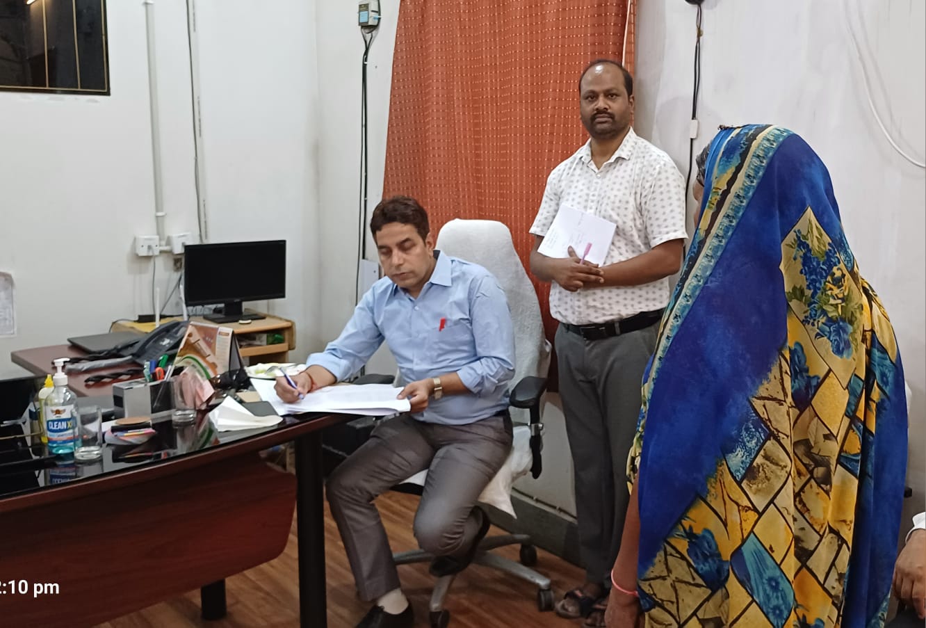 अवर न्यायाधीश ने किया धनबाद जेल का निरीक्षण, जेल प्रशासन को दिए कई  दिशा निर्देश