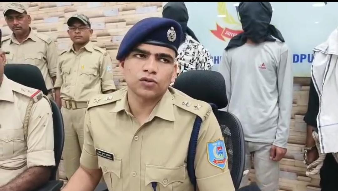 जमशेदपुर: प्रेम प्रसंग में हत्या की योजना बना रहे तीन युवक गिरफ्तार, हथियार भी बरामद