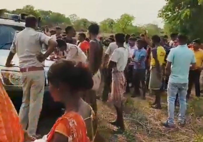 BREAKING:  धनबाद के बरवाअड्डा  में छात्रा की गला रेत हत्या, थोड़ी दूर पर जख्मी हालत में मिला एक छात्र