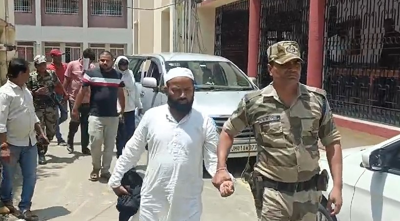 BIG UPDTAE: हेमन्त सोरेन के जमीन घोटाले मामले में तीन और गिरफ्तार, अब रिमांड पर होगी पूछताछ