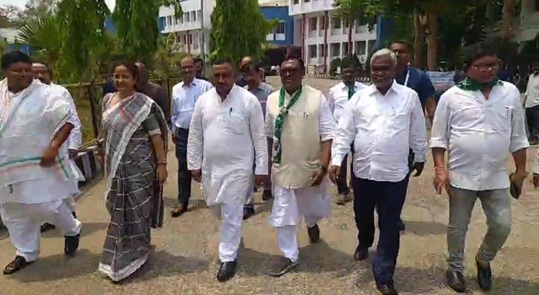 नलिन सोरेन के नॉमिनेशन में पहुंची कल्पना सोरेन, दहाड़ से थर्राया दुमका लोकसभा