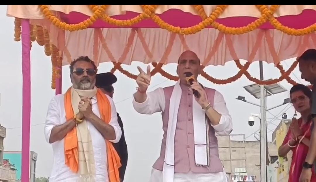 रक्षा मंत्री राजनाथ सिंह ने निशिकांत दुबे की जमकर की तारीफ, कहा संसद में किसी भी प्रश्न के उत्तर के लिए निशिकांत को ही खोजा जाता है