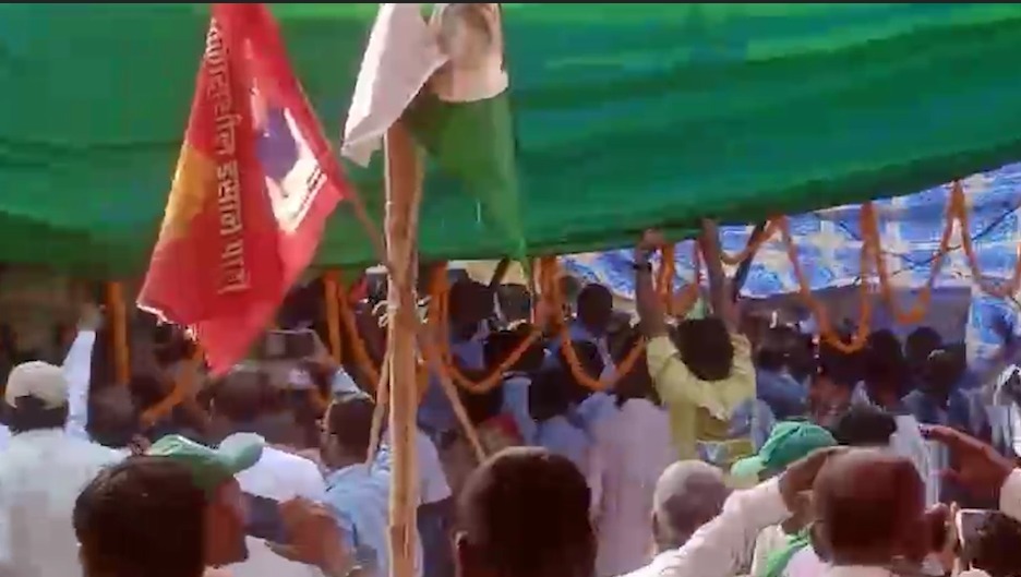 विजय हांसदा के चुनावी सभा में टूटा शामियाना, बाल-बाल बचे नेता और कार्यकर्ता, देखिए वीडियो