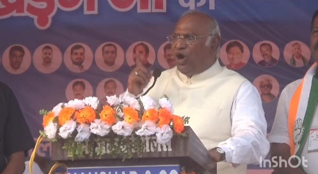 मुजफ्फरपुर में जब अपने ही प्रत्याशी का नाम भूल गए मल्लिकार्जुन खड़गे, तो मंच पर हो गये असहज, पढ़ें फिर क्या हुआ