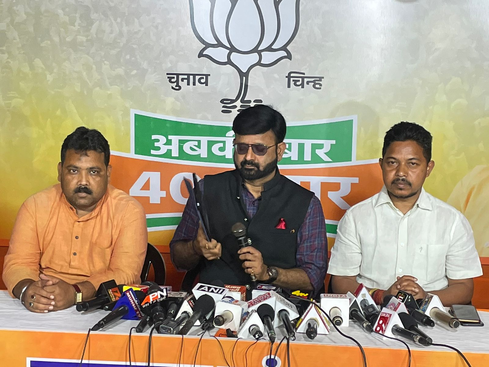 आदिवासी राष्ट्रपति के राममंदिर दौरे पर कांग्रेस कर रही शुद्धिकरण की बात! भाजपा ने माफी मांगने को कहा