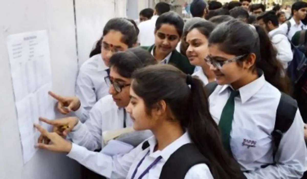 CBSE 12th Result 2024: सीबीएसई 12वीं का रिजल्ट हुआ जारी, 87.98% बच्चे पास, लड़कियों ने मारी बाज़ी 