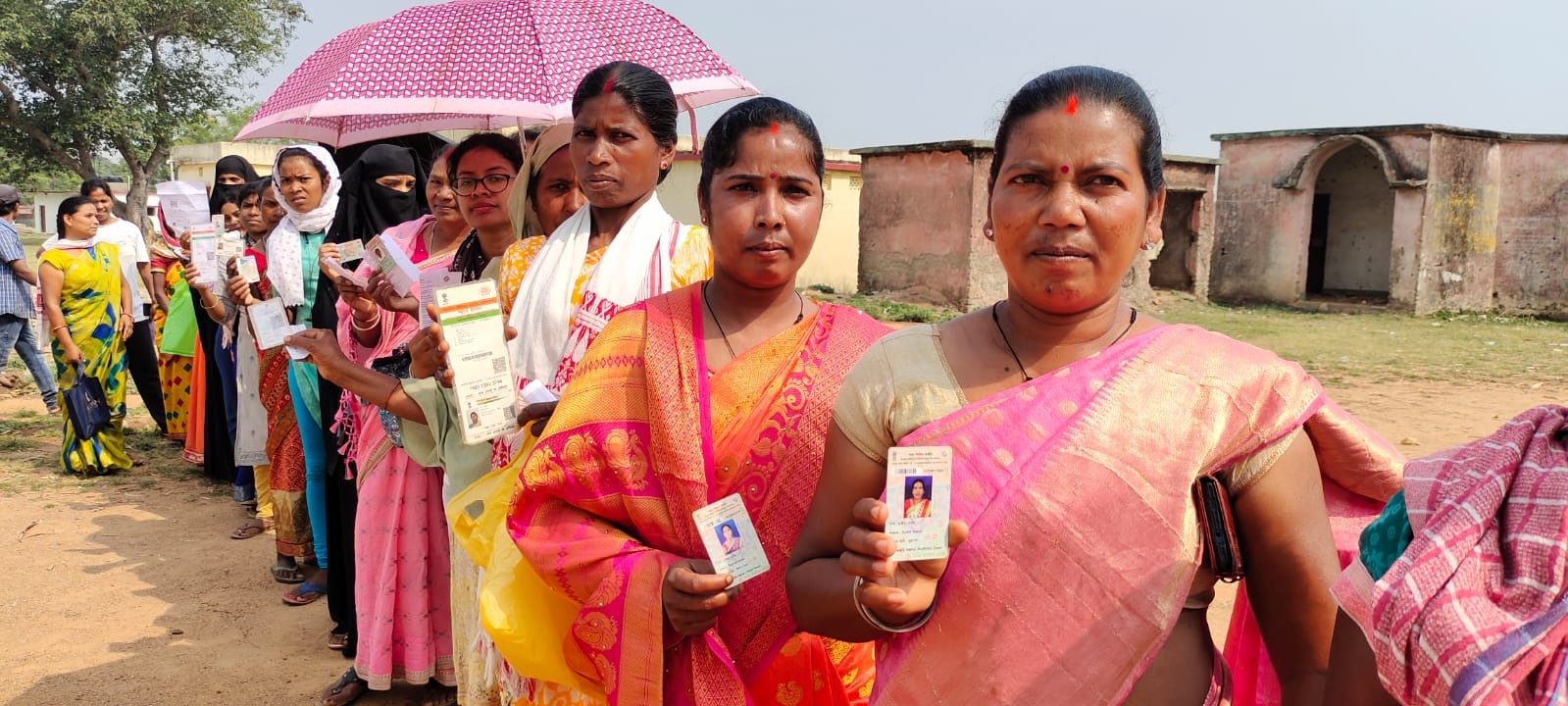 Lok sabha voting: खूंटी में लम्बी कतार, पलामू में सुस्त दिखे मतदाता, जानिये दोपहर एक बजे तक कहां कितना हुआ मतदान