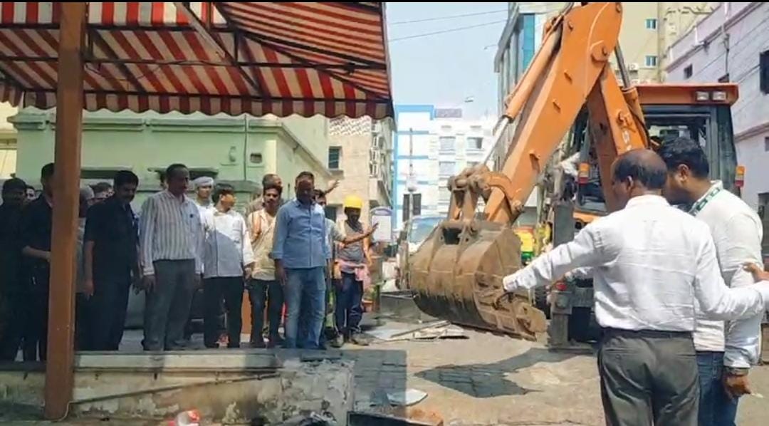  जमशेदपुर:बिल्डिंग के बेसमेंट में व्यवसाय करनेवालों पर प्रशासन सख्त, हाईकोर्ट के आदेश के बाद कई इमारतों पर कार्रवाई शुरु