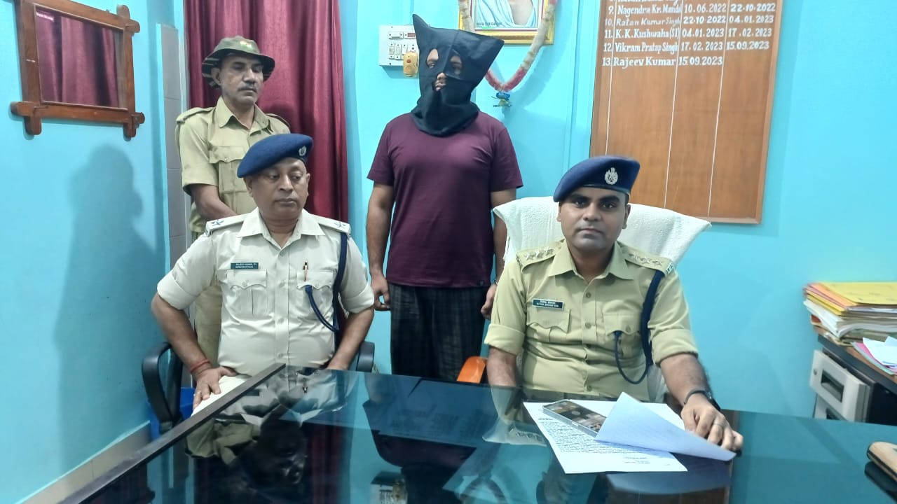 देवघर पुलिस को मिली बड़ी कामयाबी, उत्तर प्रदेश का कुख्यात इनामी गैंगस्टर को किया गिरफ्तार  