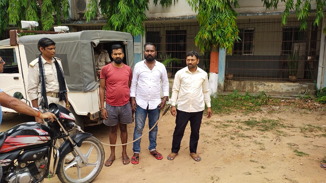 दुमका:सरैयाहाट के चर्चित नीलकंठ हत्याकांड में पिस्टल के साथ तीन गिरफ्तार, भेजे गए जेल, तीनों है अप्राथमिकी अभियुक्त