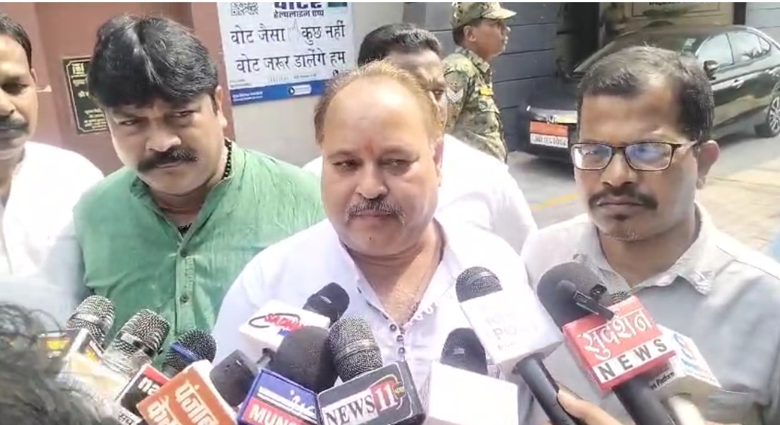 निशिकांत दुबे के खिलाफ इंडी गठबंधन पहुंचा चुनाव आयोग , जानिए क्या है वजह