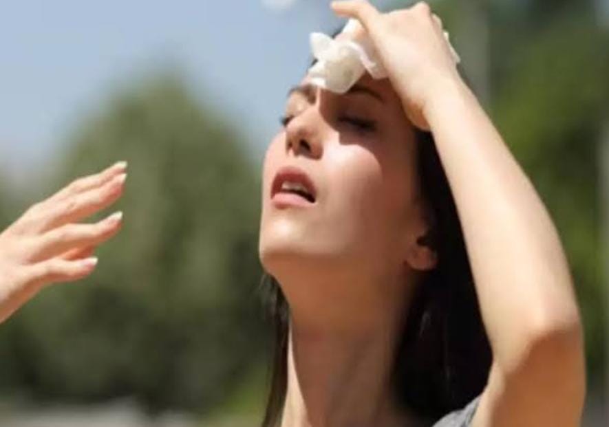 गर्मी के दिनों में चिलचिलाती धूप से आकर ना करें ये तीन काम, वरना बीमार पड़ सकते हैं आप