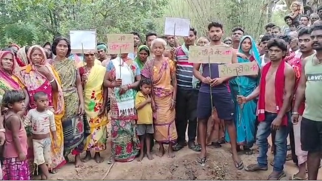 दुमका के ग्रामीणों ने वोट का किया बहिष्कार, कहा- रोड नहीं तो वोट नहीं