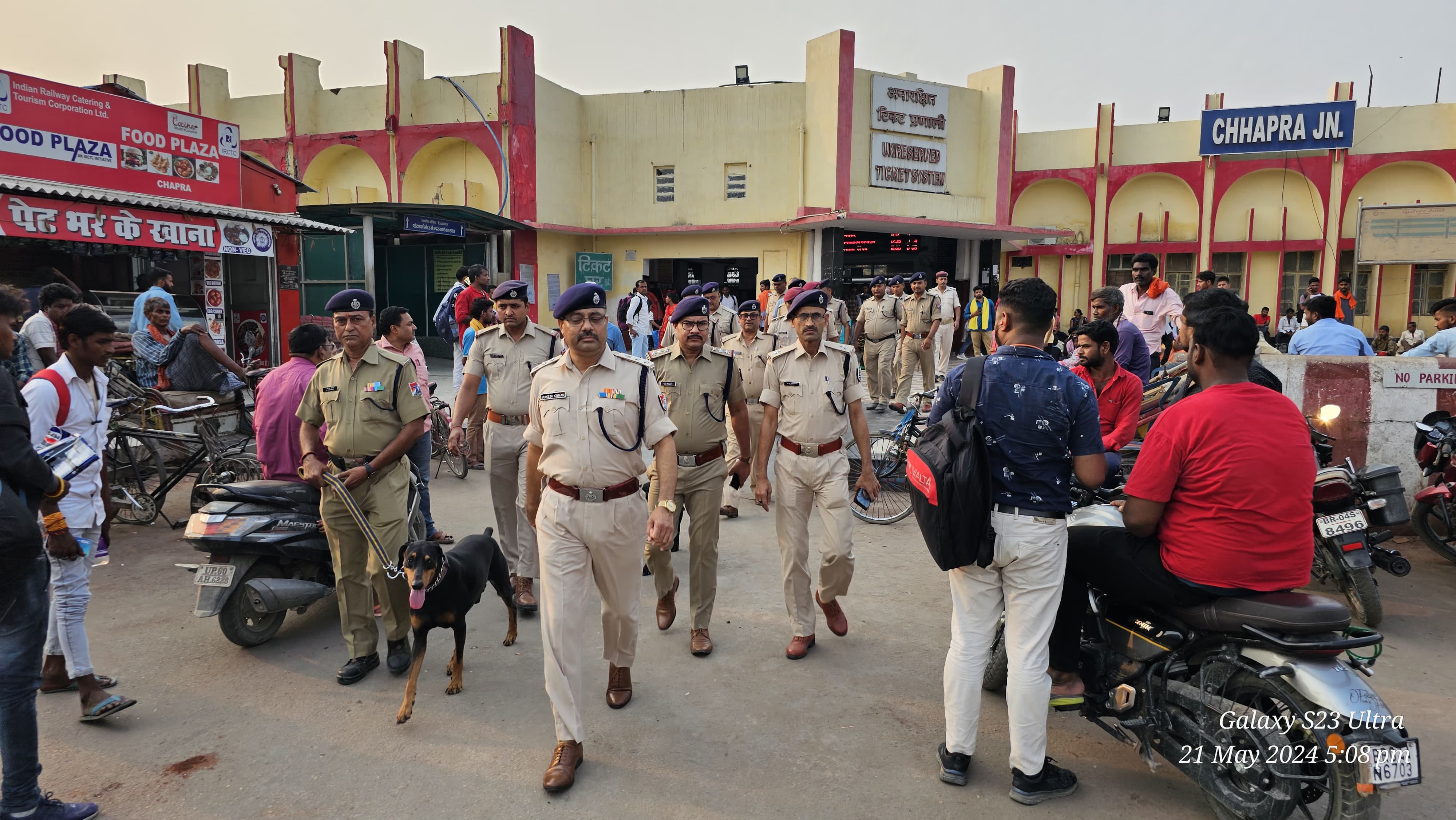 छपरा चुनावी हिंसा:  रोहिणी और मृतक के पिता ने मामले को लेकर दर्ज कराई एफआईआर, छपरा में हाई अलर्ट, इंटरनेट सेवा की गई बाधित 