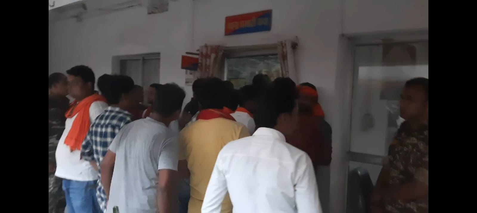 गोड्डा: भाजपा कार्यकर्ता की पिटाई मामले में आया ट्विस्ट, बिजली का पोल लगाने को लेकर हुई मारपीट, जमीन की भी थी पुरानी रंजिश 