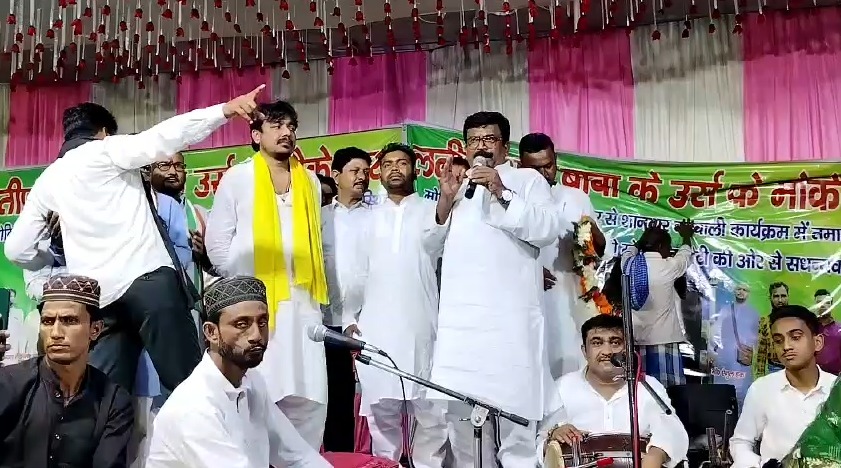 मधुपुर नगर परिषद के उपाध्यक्ष जियाउल हक करेंगे अभिषेक का समर्थन, निर्दलीय उम्मीदवार के पक्ष में लगातार समर्थकों की संख्या बढ़ने से चुनाव हुआ दिलचस्प