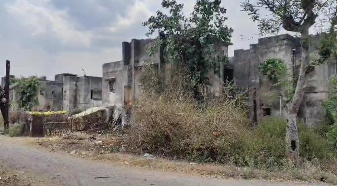 गढ़वा: सेल के ढाई सौ क्वाटरों पर अवैध कब्जा,सेल ने भेजा 15 दिनों के अंदर खाली करने का नोटिस, पढ़ें पूरा मामला