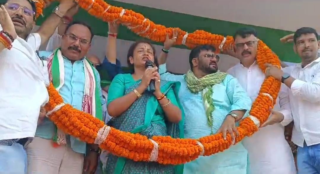 LS Election 2024: देवघर में प्रदीप के पक्ष में कल्पना सोरेन ने की चुनावी सभा,महिलाओं को किया आकर्षित   