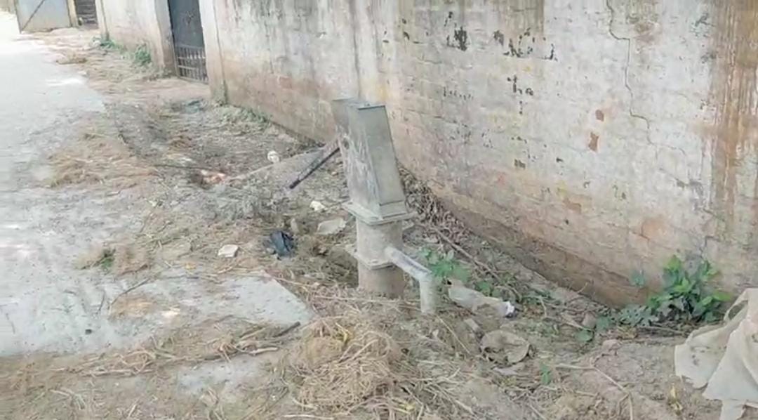 प्रचंड गर्मी और पानी की किल्लत से परेशान जमशेदपुरवासी, जर्जर सड़क भी ले रही लोगों की जान