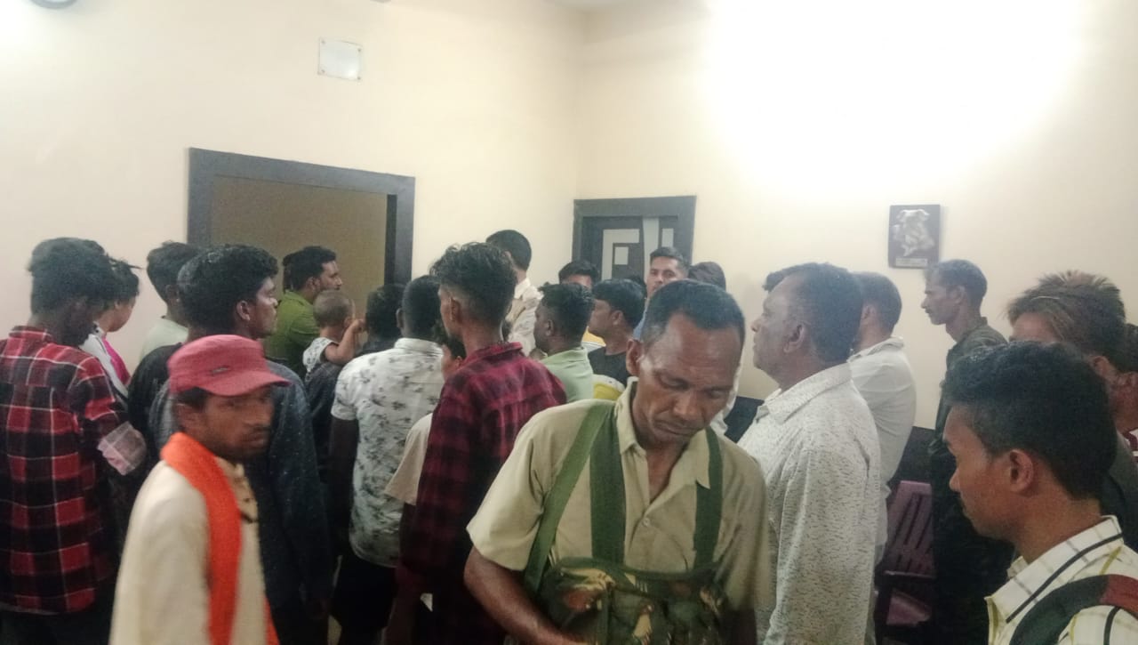 गुमला: इलाज के दौरान 4 माह के मासूम की मौत, परिजनों ने इलाज में लापरवाही का आरोप लगाते हुए किया जोरदार हंगामा   