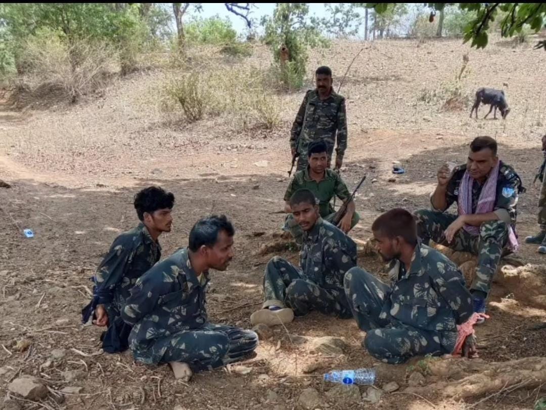 Breaking: गढ़वा पुलिस को मिली सफलता, बड़ी घटना को अंजाम देने के फिराक में आए चार नक्सली को किया गिरफ्तार