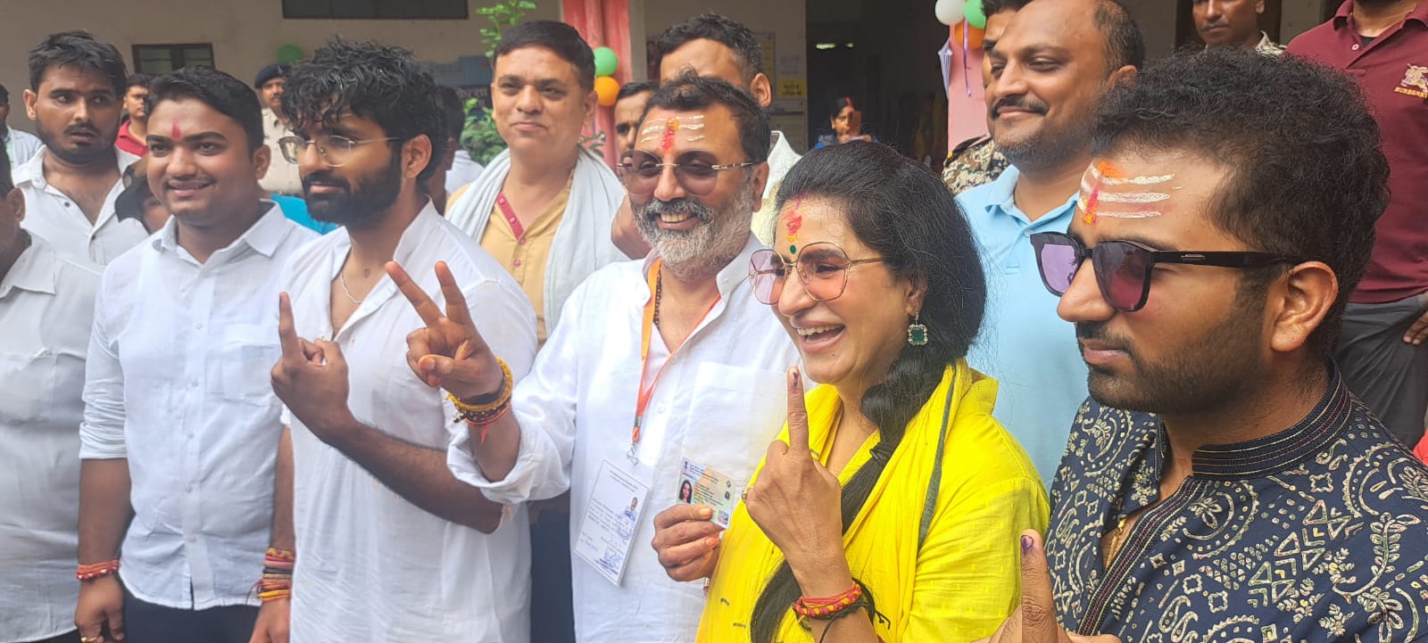 LS Election 2024: दोनों बेटों और पत्नी संग वोट करने पहुंचे बीजेपी प्रत्याशी निशिकांत दुबे, अपनी जीत का किया दावा
