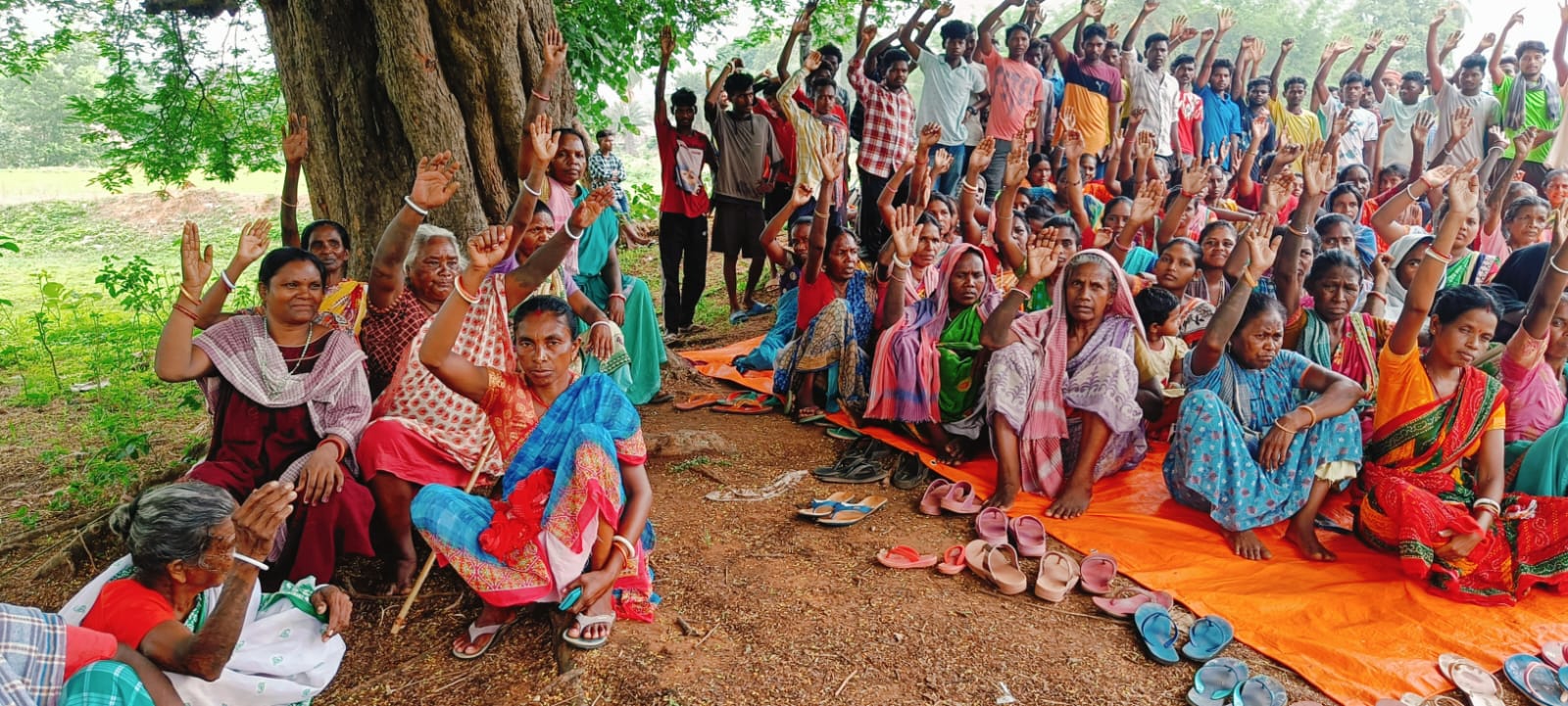 दुमका: कोयला डंपिंग यार्ड के विरोध में बागडुबी के 376 मतदाताओं ने किया वोट बहिष्कार,समझाने में जुटे अधिकारी