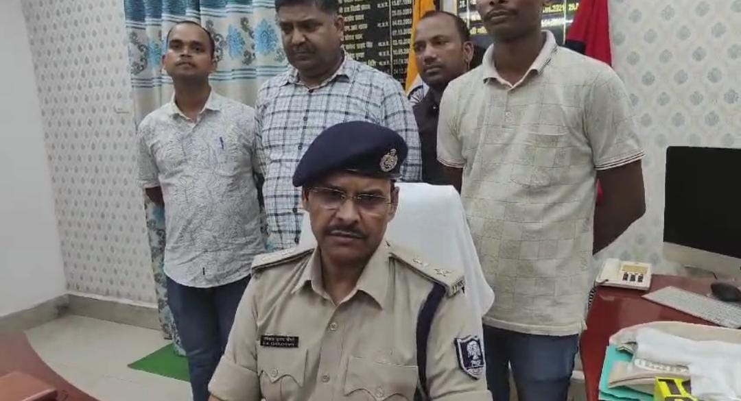 शेखपुरा :बैंक से 3 किलो सोना चोरी मामले का पुलिस ने किया उद्भेदन, कैशियर सहित 2 गिरफ़्तार