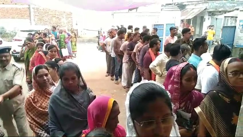 गोड्डा लोकसभा: पुरुष से 7.49 प्रतिशत ज्यादा महिलाओं ने किया मताधिकार का उपयोग,जानिए विधानसभा वार आंकड़े