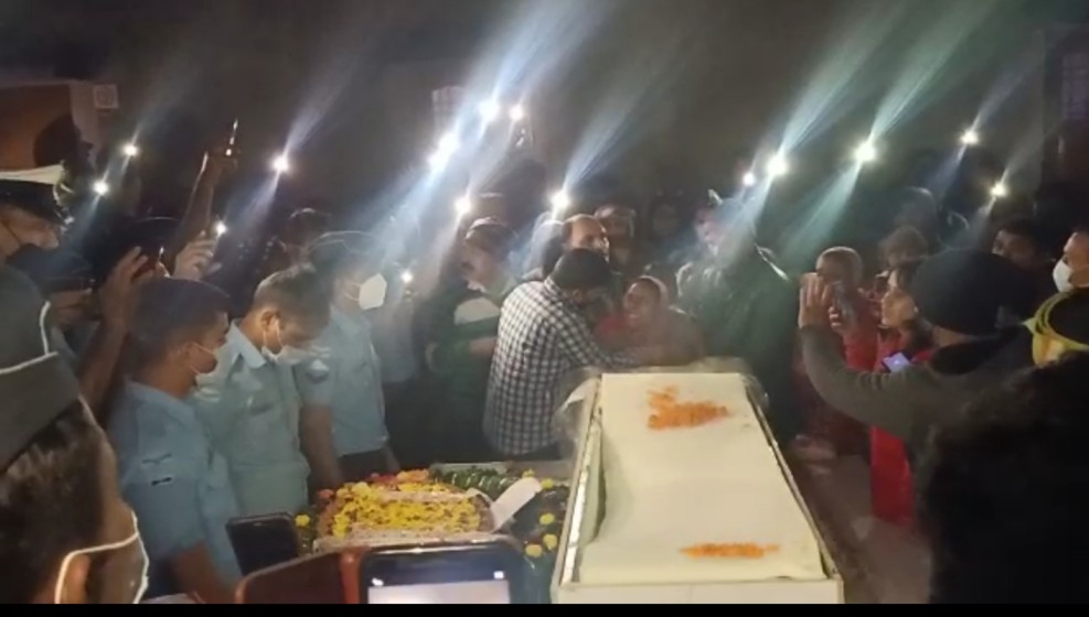 IAF के सार्जेंट प्रकाश तिवारी के अंतिम विदाई में उमड़ा जन सैलाब,अचानक तबीयत बिगड़ने से हुई मौत