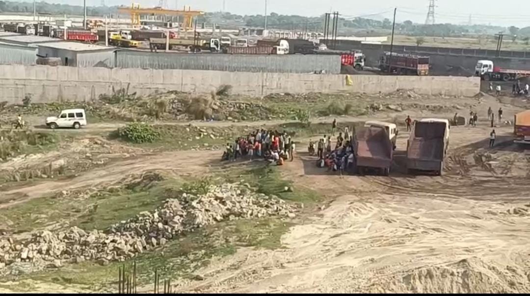 सरायकेला:तीन दिन से लापता युवक का कूजू नदी में तैरता मिला शव, हत्या की जताई जा रही है आशंका  