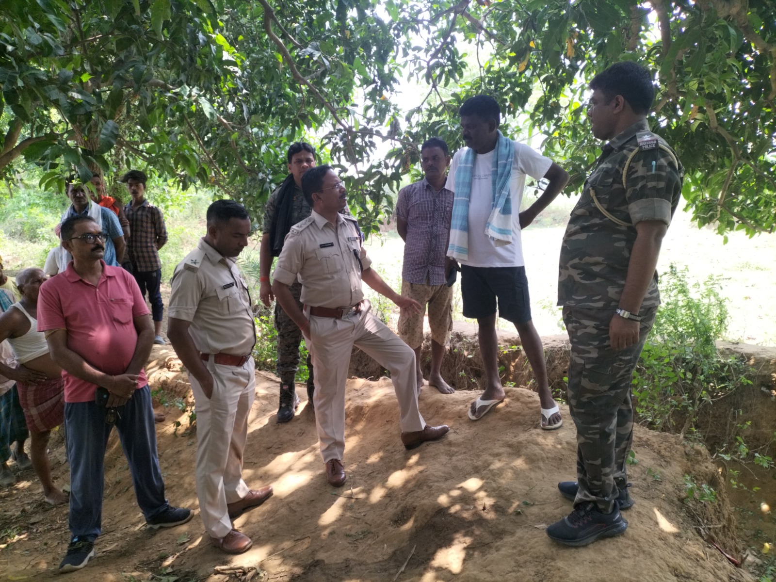गोड्डा से दुःखद खबर! पेड़ से लटका मिला नाबालिग जोड़े का शव, इलाके में सनसनी