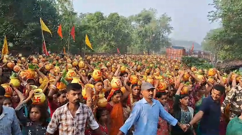 9 दिवसीय लक्ष्मी गणेश महायज्ञ कलश यात्रा शुरू, विदेशी भक्तों के भजन से भक्तिमय हुआ माहौल