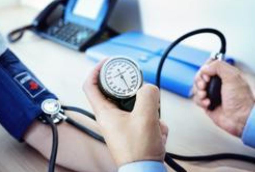 हाइपरटेंशन बीमारी  के शिकार हो रहे हैं भारत के युवा, पढ़ें वजह और इसके शुरुआती लक्षण 