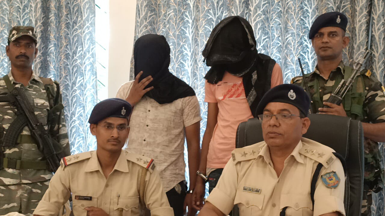 गुमला में 118 किलो गांजा के साथ दो तस्कर गिरफ्तार