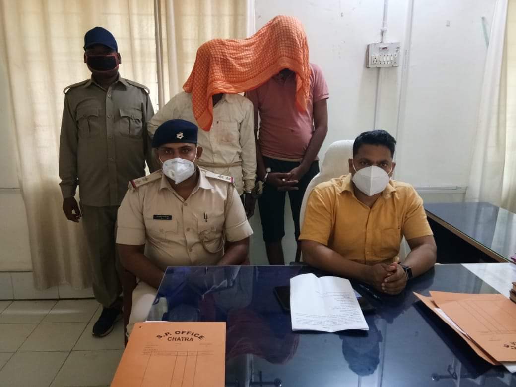 चतरा पुलिस के हाथ लगी बड़ी सफलता,11 क्विंटल डोडा के साथ अंतर्राज्यीय गिरोह के दो तस्कर गिरफ्तार