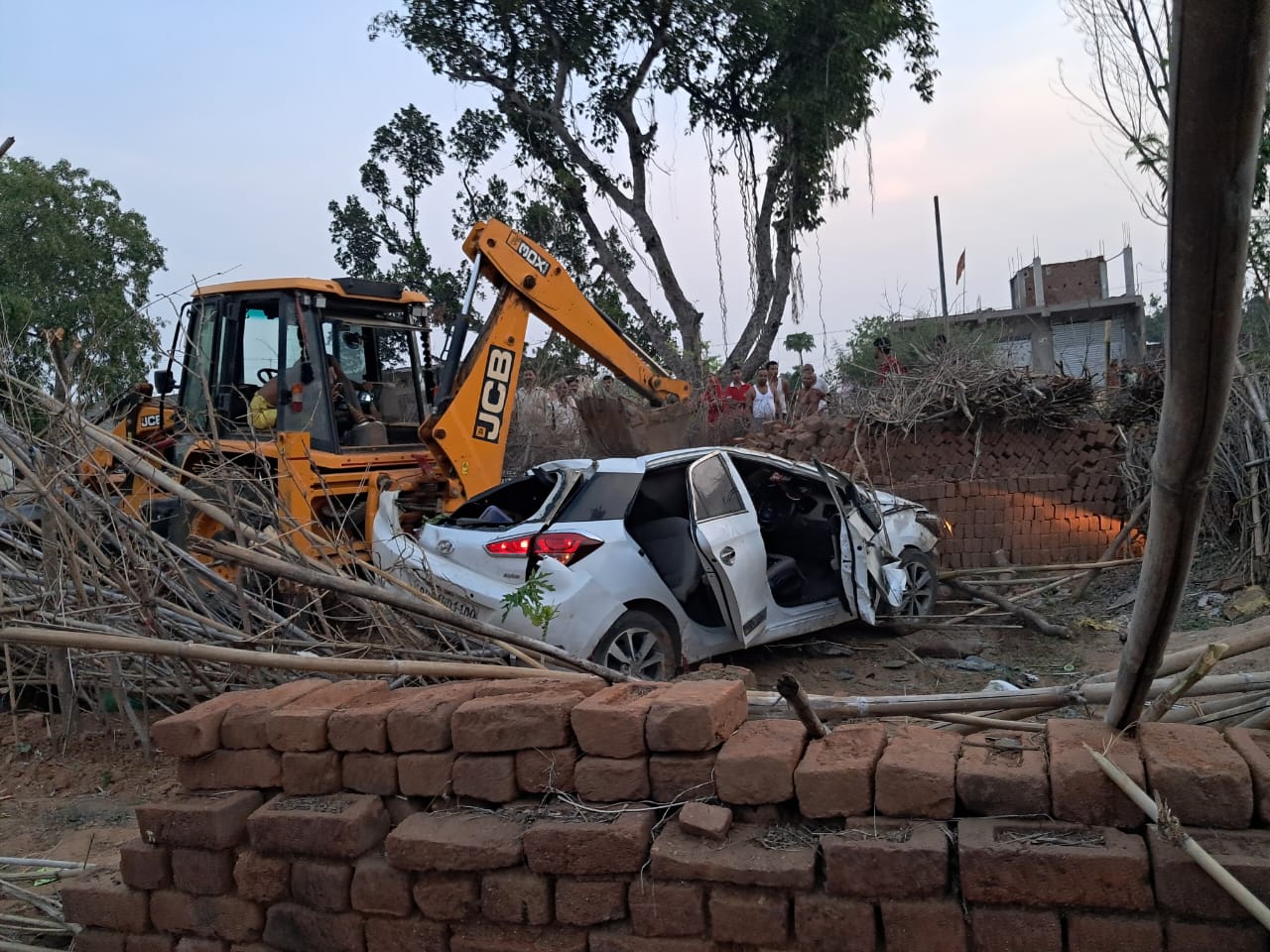 Big Breaking : झारखंड में बड़ा सड़क हादसा, पटना से देवघर जा रही तेज रफ्तार कार दीवार से टकराई, मौके पर तीन लोगों की मौत  