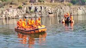 हजारीबाग : चमेली झरने से युवक का शव बरामद, परिजनों ने हत्या की जताई आशंका 