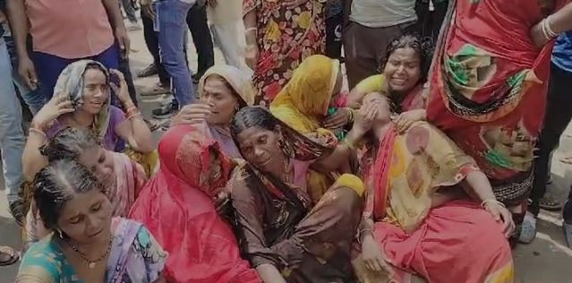 BIG BREAKING;- दिनदहाड़े एक व्यक्ति की गोली मार कर हत्या, आक्रोशित लोगों ने किया सड़क जाम