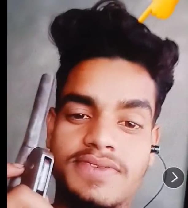 बिहार के युवाओं पर चढ़ा देशी कट्टे के साथ रील्स बनाने का नशा! अररिया के इन युवकों पर शिकंजा कसने में जुटी पुलिस