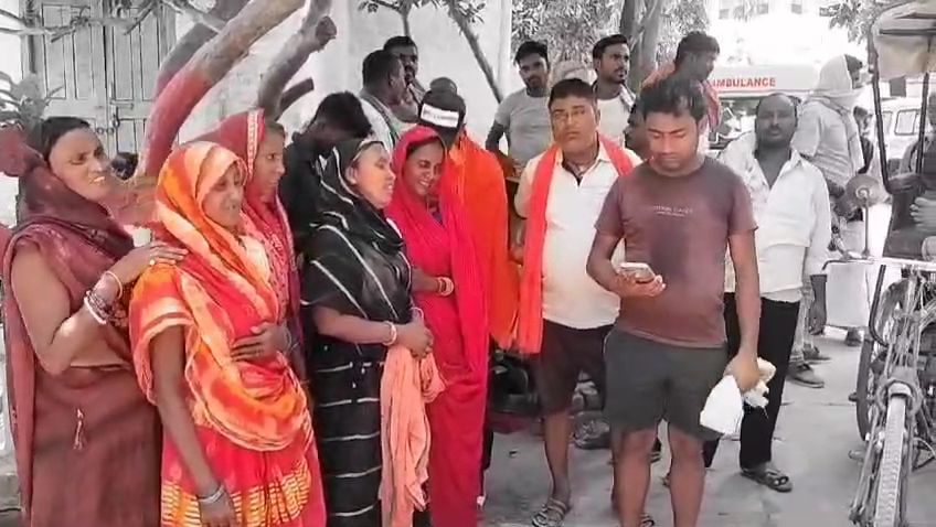 Bihar News : नालंदा से सनसनी खेज खबर ! प्रेमिका के साथ मिलकर पत्नी की हत्या फिर टुकड़ो में काट लगा दी आग, देखिए वीडियो