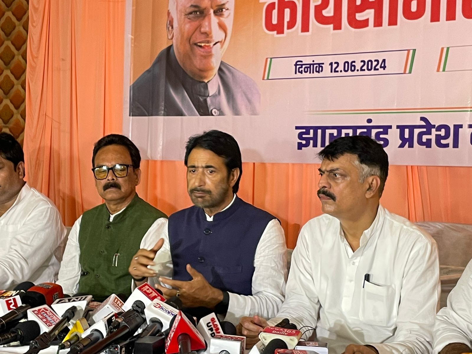 लोकसभा में हार की समीक्षा के बाद विधानसभा की तैयारी में जुटी कांग्रेस