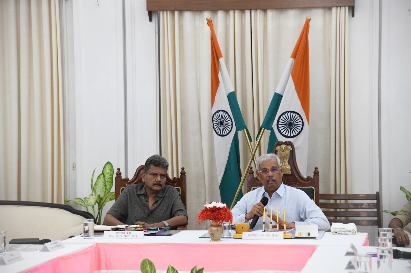 Bihar : अब और भी बेहतर होगी विश्वविद्यालय की शिक्षा व्यवस्था, राज्यपाल ने कुलपतियों के साथ की बैठक