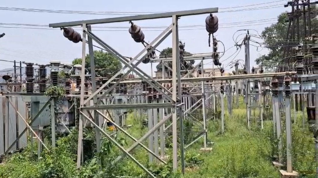 एक तो गर्मी, ऊपर से बिजली कटौती ने बढ़ाई मुसीबत, जमशेदपुर के लोगों का जीना हुआ मुहाल