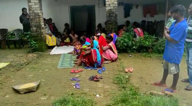 लोहरदगा में धारदार हथियार से युवक की गला रेत कर हत्या