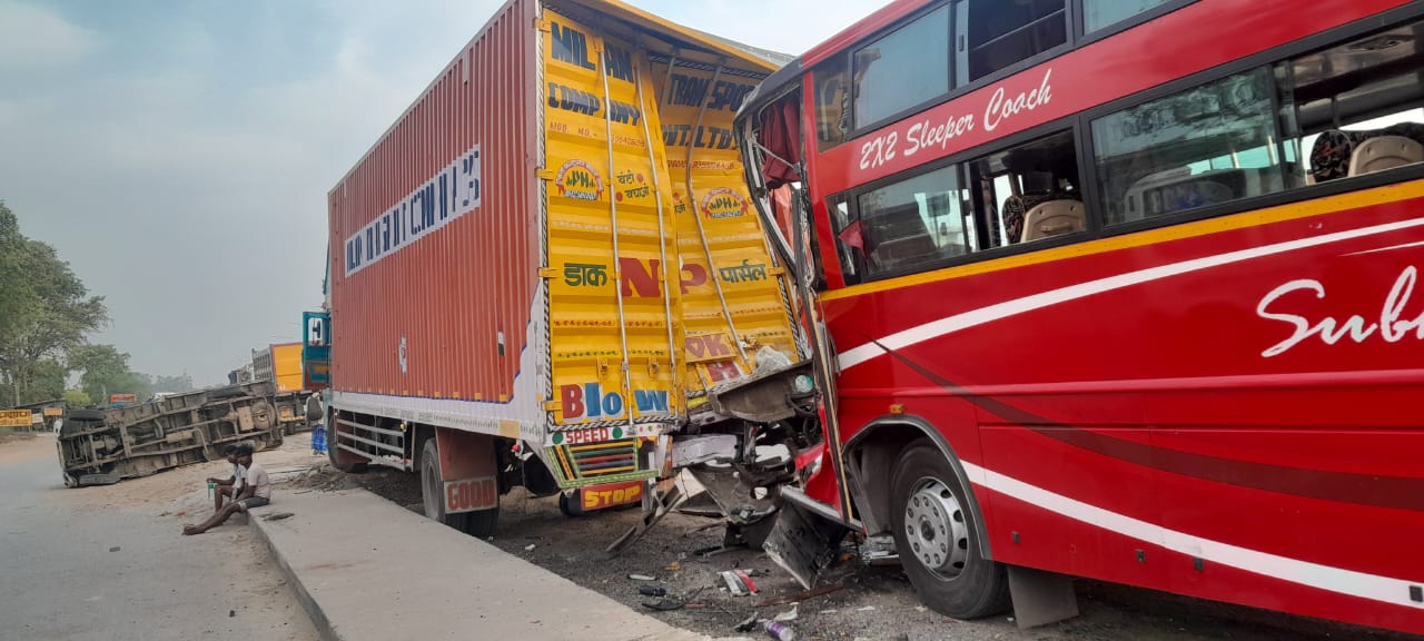 BREAKING:दुमका से केदारनाथ जा रही बस यूपी में दुर्घटनाग्रस्त, एक दर्जन श्रद्धालु घायल