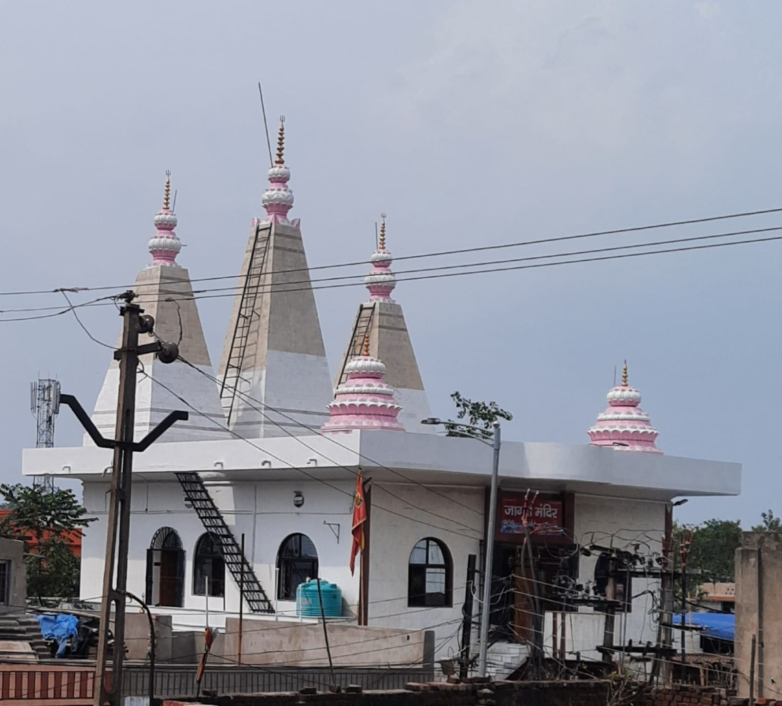 DHANBAD:जागृत मंदिर में शिखर कलश की हुई स्थापना,7 से 15 तक होगा  चण्डी महायज्ञ